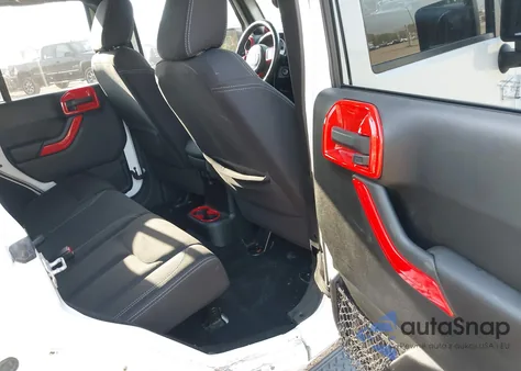 2014 Jeep Wrangler Unlimited Sahara z USA, uszkodzony, nr VIN 1C4BJWEG6EL110779